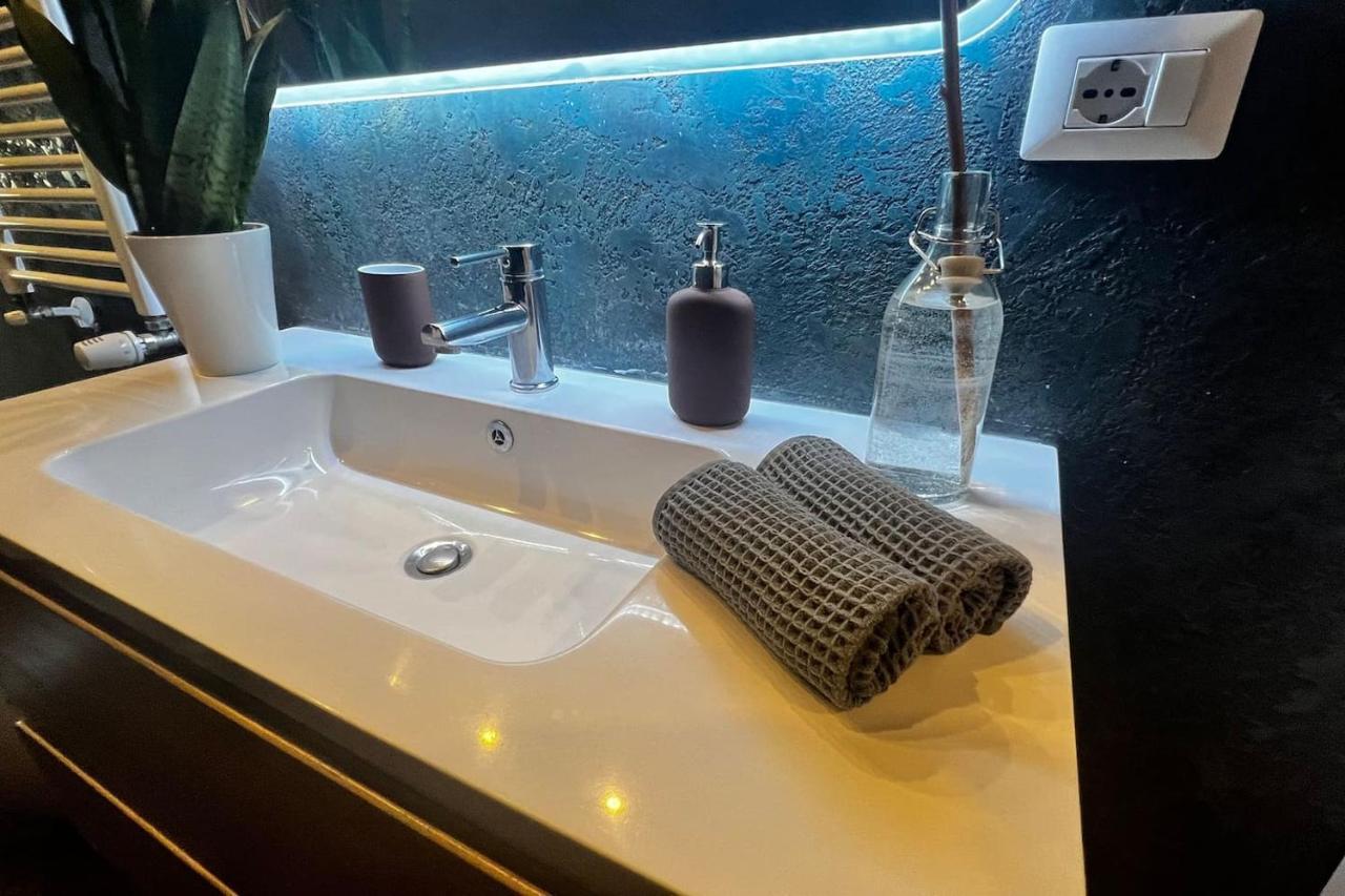 Prestigioso Trilocale Sui Navigli Con A/C & Wi-Fi Lägenhet Milano Exteriör bild